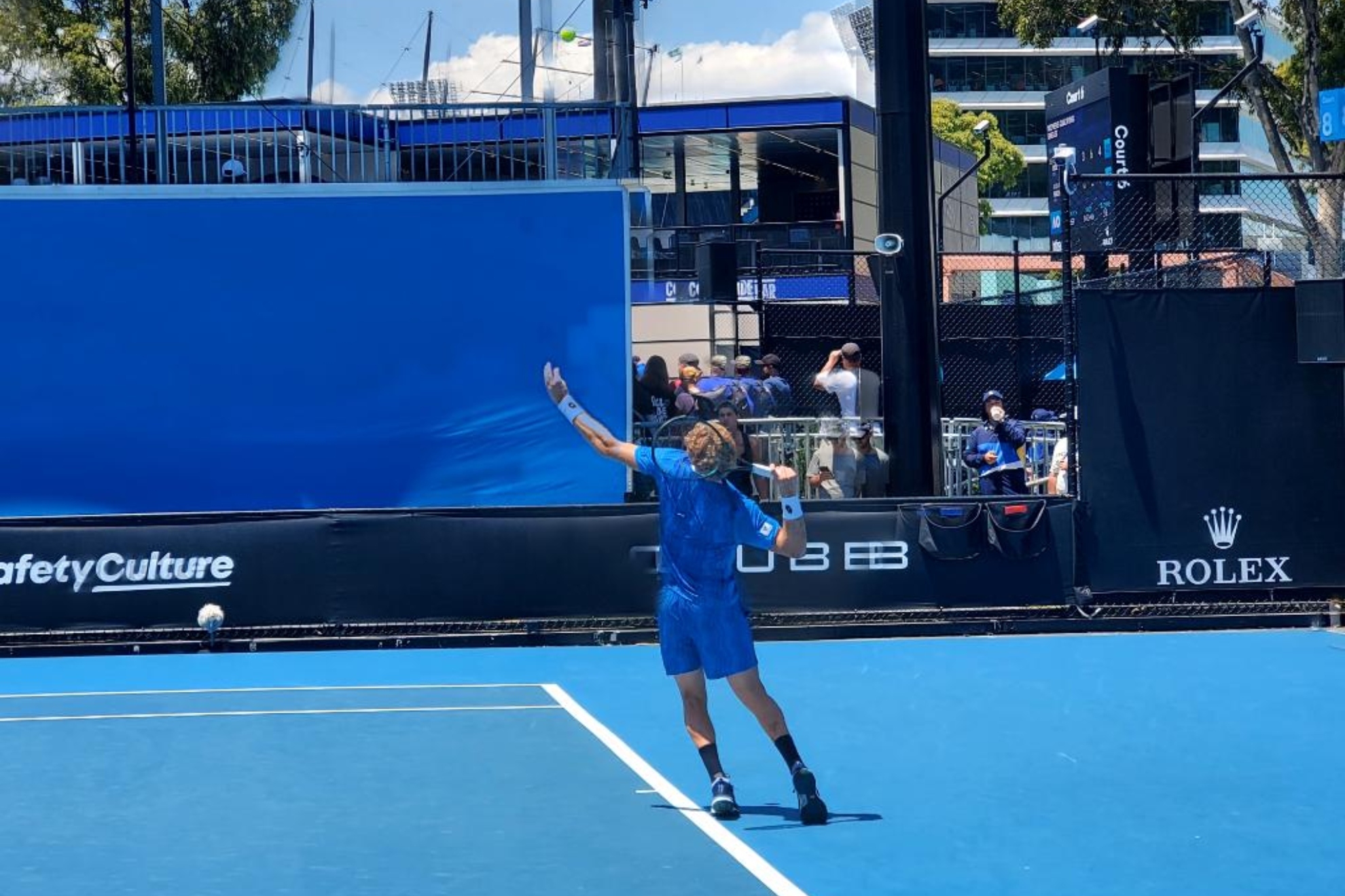 他不仅涉及 他不仅涉及